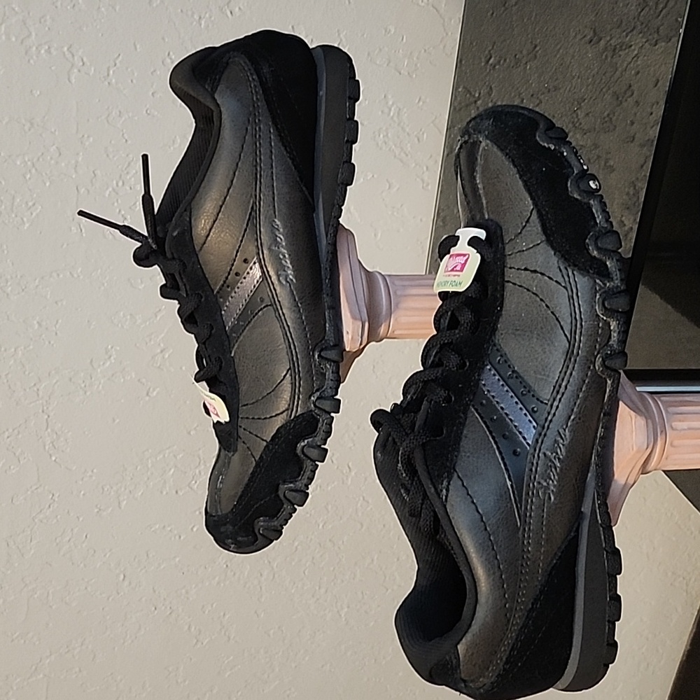NEW! Skechers Relaxed fit Memory foam tennis shoes